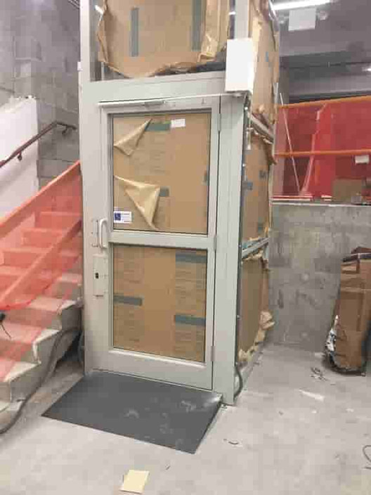 vertical platform lift for target location in ny